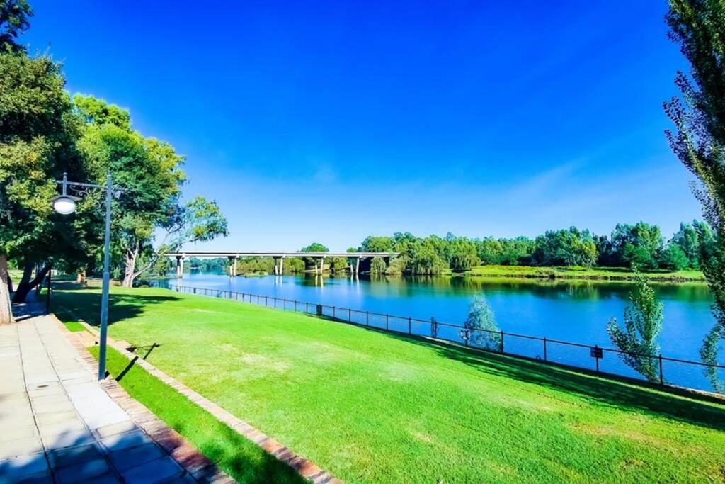 Exquisite Pont De Val Riverside Escape Apartment Parys Buitenkant foto